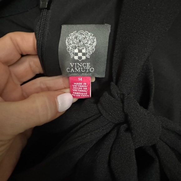 Vince Camuto crepe bow neck shift dress, NWT Size 14, black - Picture 3 of 7